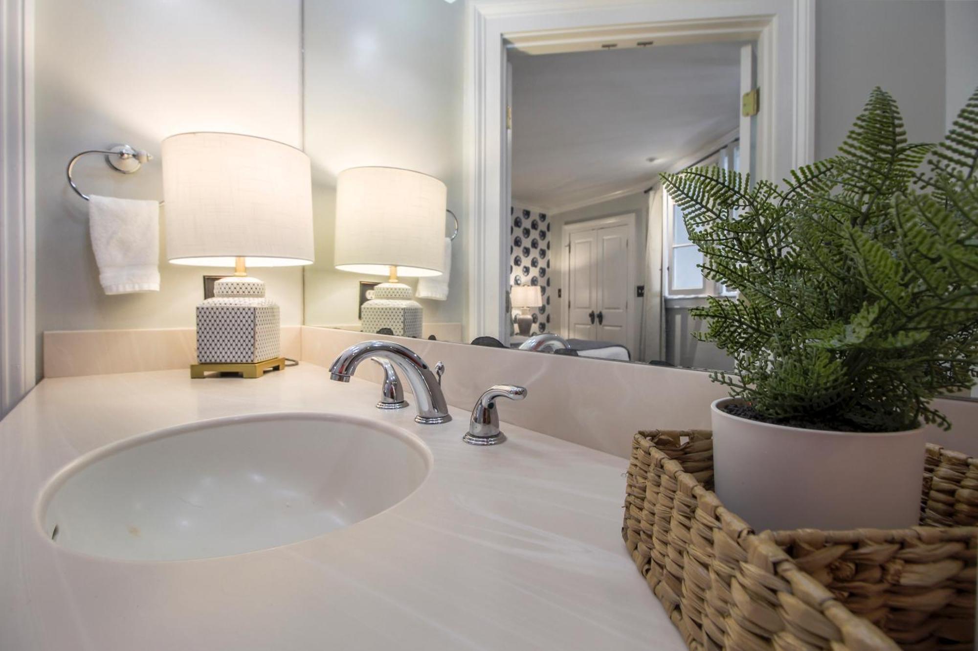 Walk To It All In Downtown, Double King Beds Savannah Exterior foto